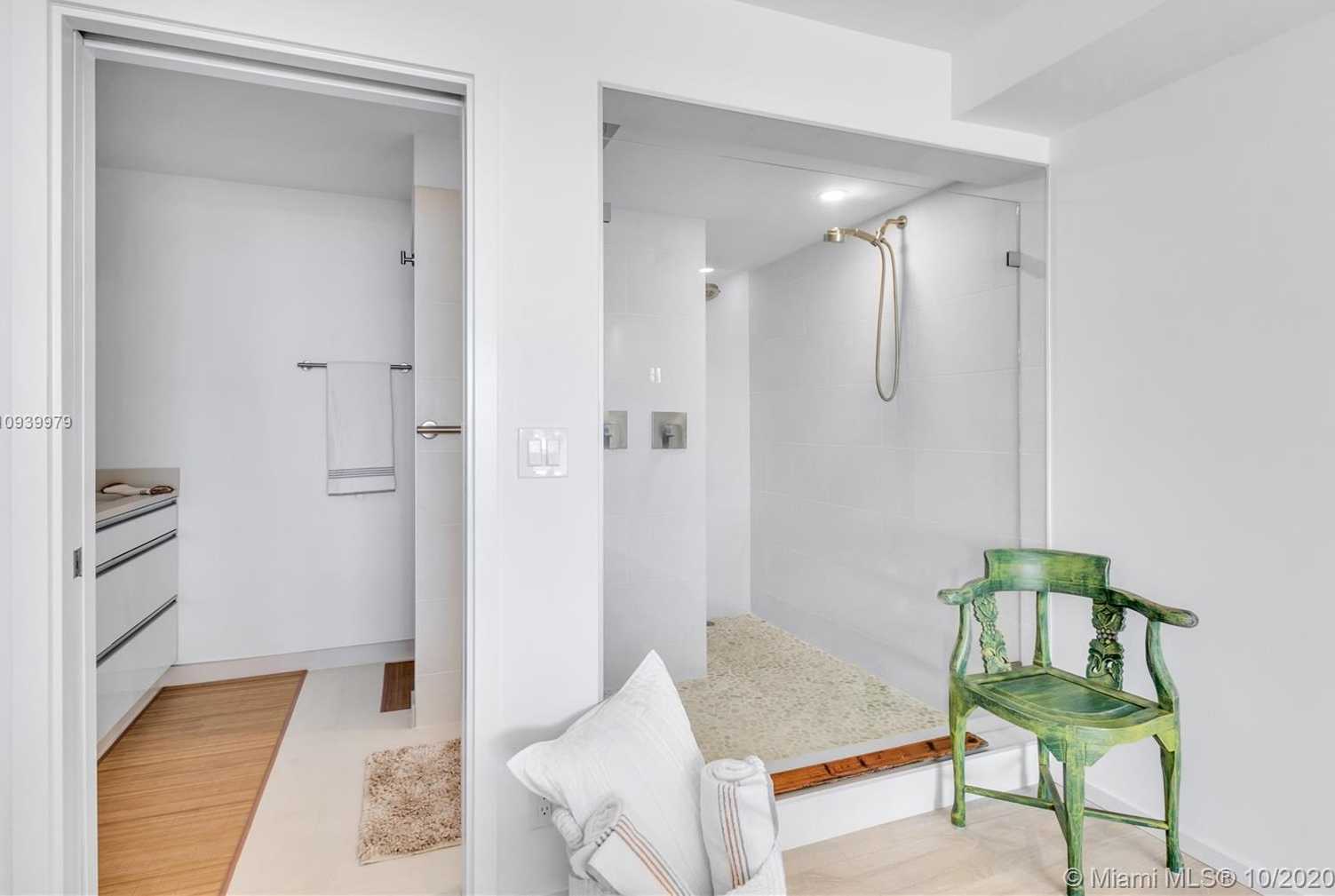 Small Image of 350 BEACH RD #305, Tequesta Number 14