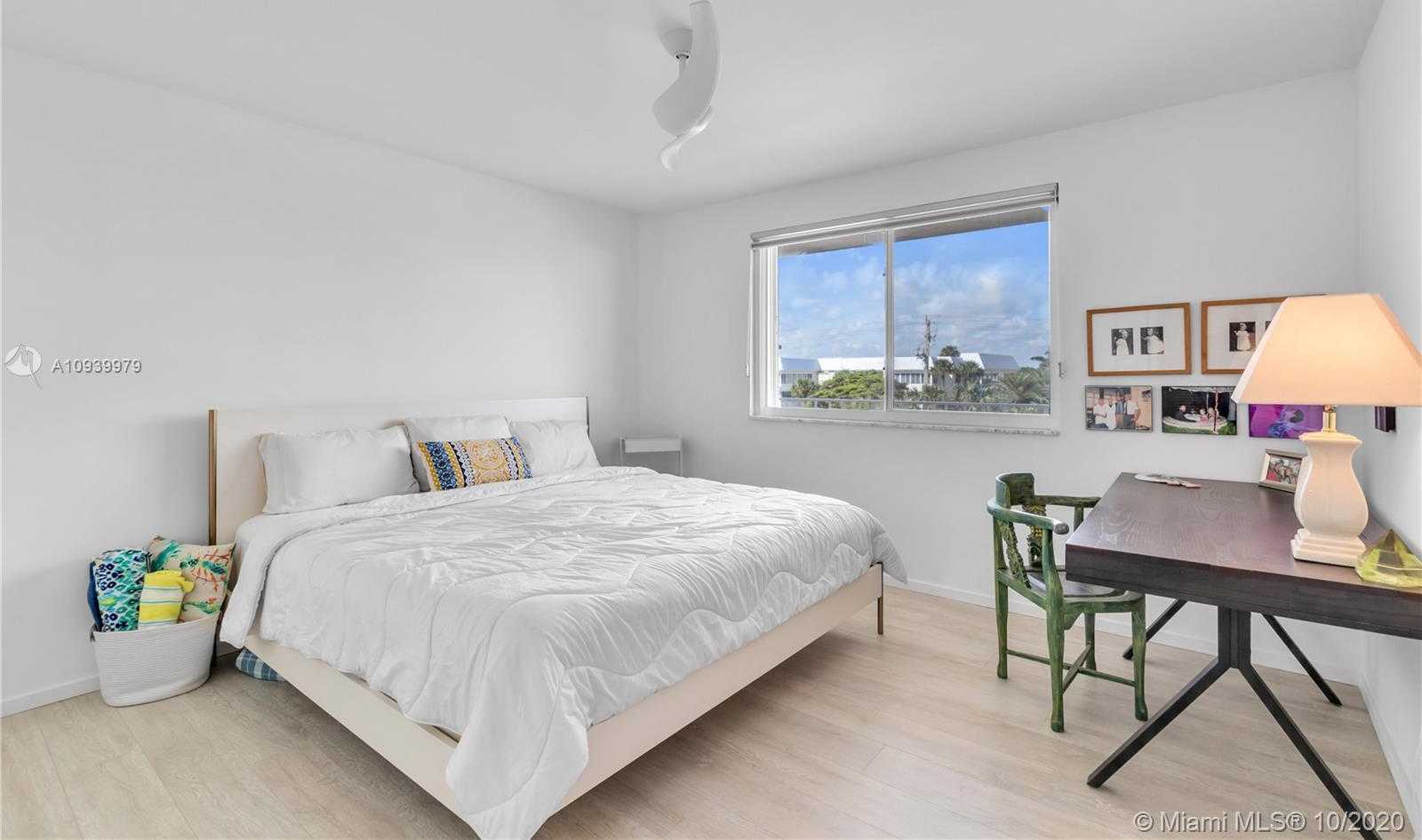 Small Image of 350 BEACH RD #305, Tequesta Number 16
