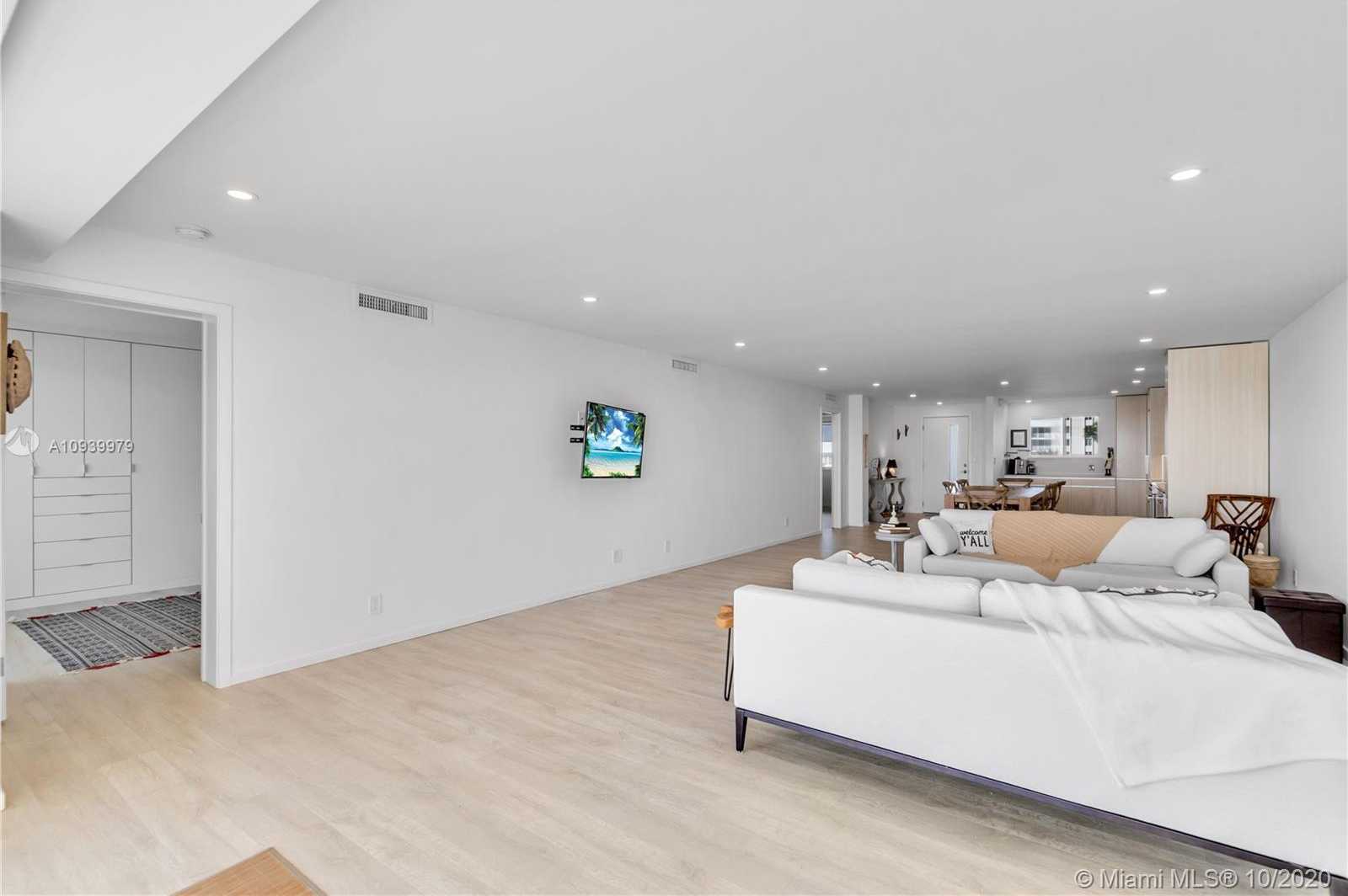 Small Image of 350 BEACH RD #305, Tequesta Number 9