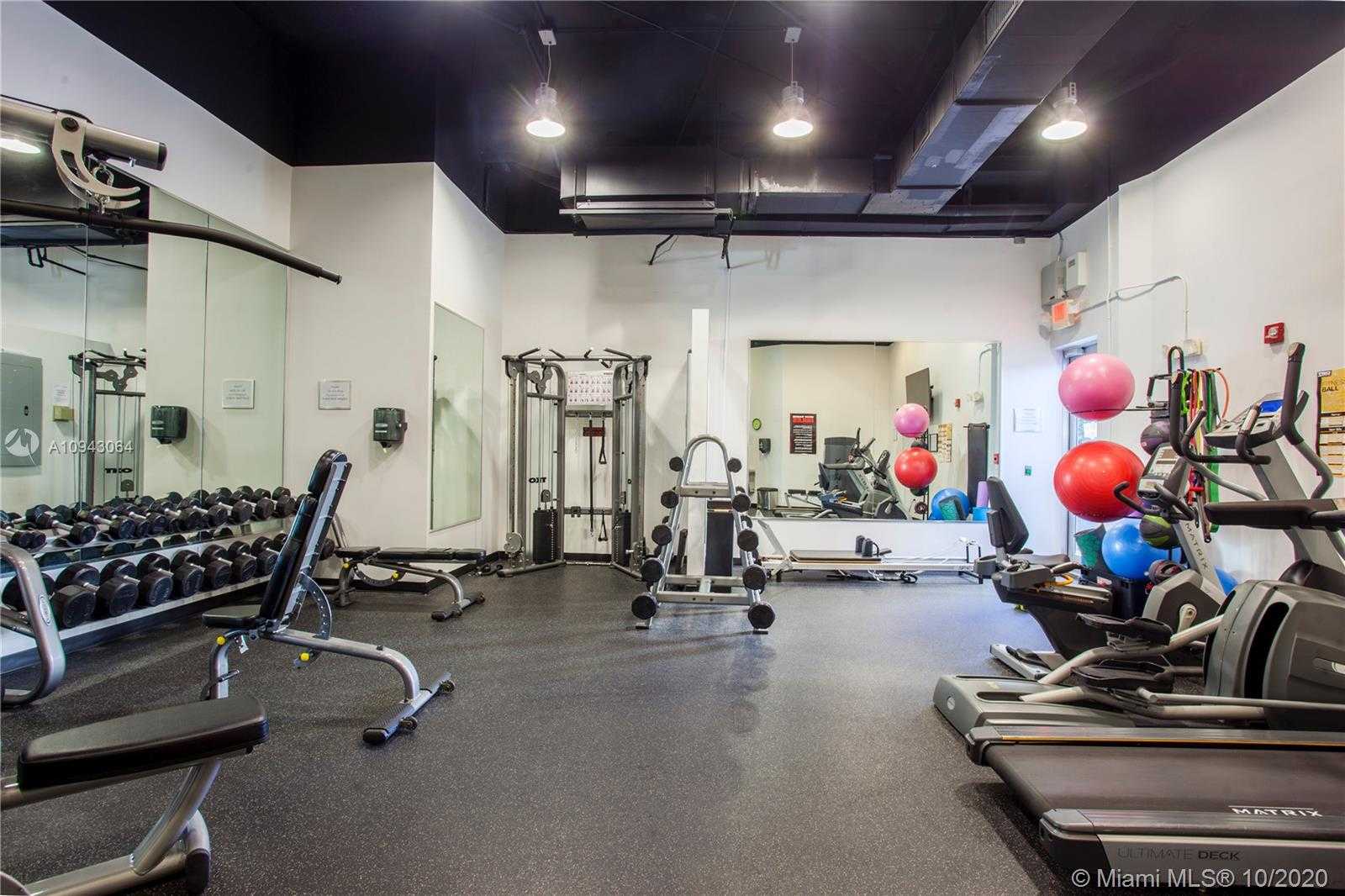 Small Image of 2001 MERIDIAN AVE #406, Miami Beach Number 14