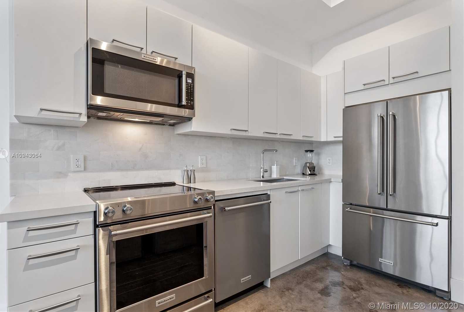 Small Image of 2001 MERIDIAN AVE #406, Miami Beach Number 4