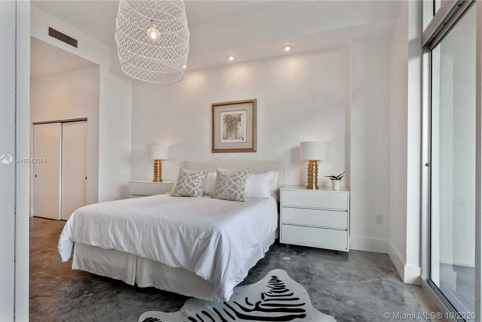 Small Image of 2001 MERIDIAN AVE #406, Miami Beach Number 7