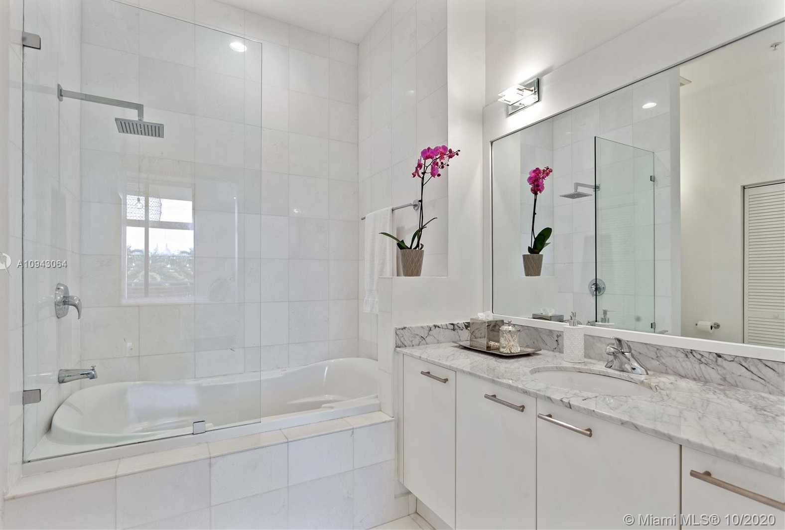 Small Image of 2001 MERIDIAN AVE #406, Miami Beach Number 8
