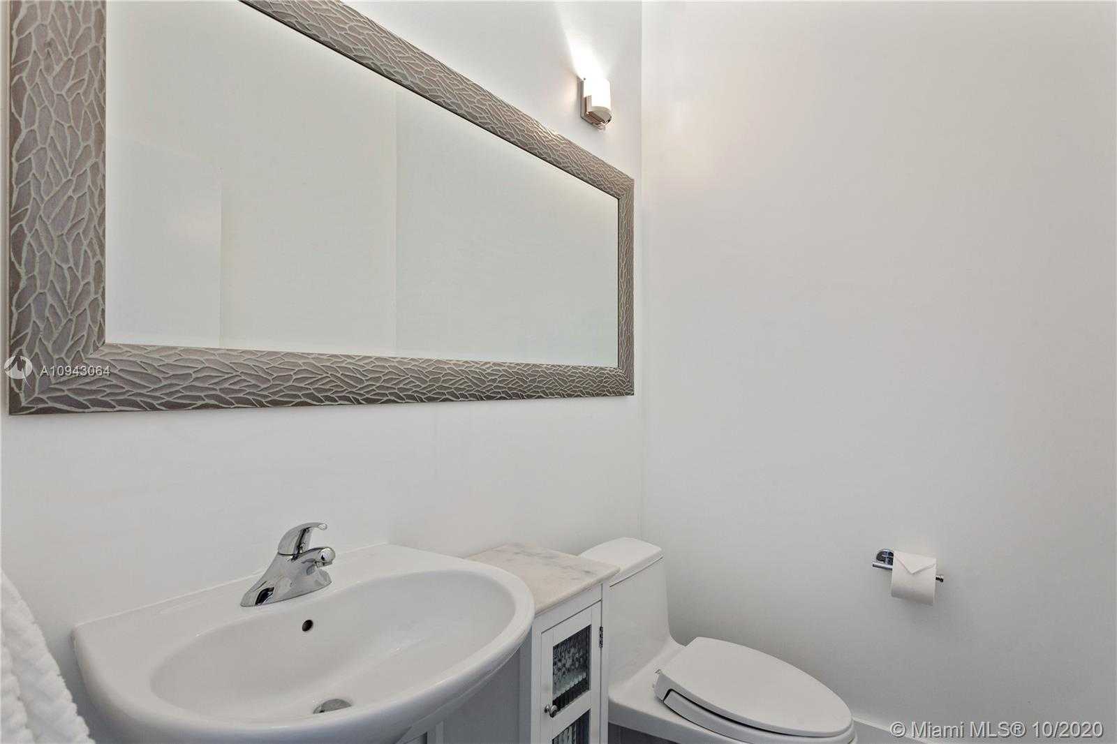 Small Image of 2001 MERIDIAN AVE #406, Miami Beach Number 9