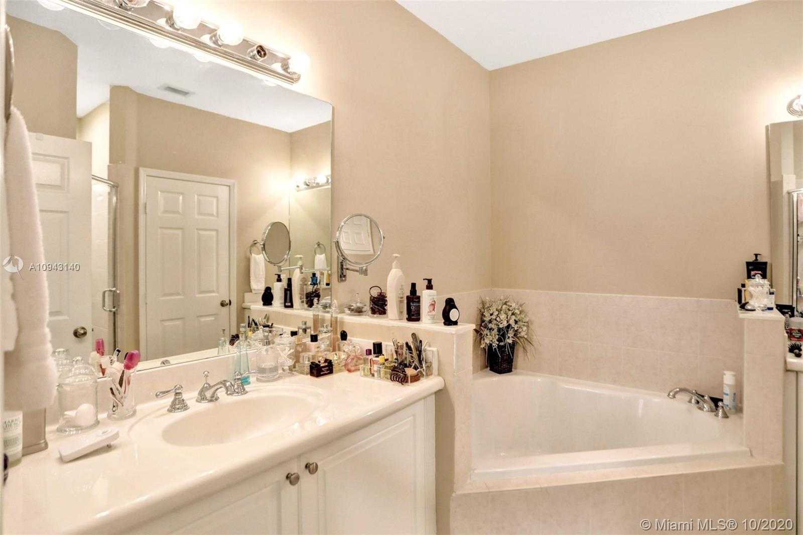 Small Image of 3178 NORTH WEST 103RD CT #3178, Doral Number 65
