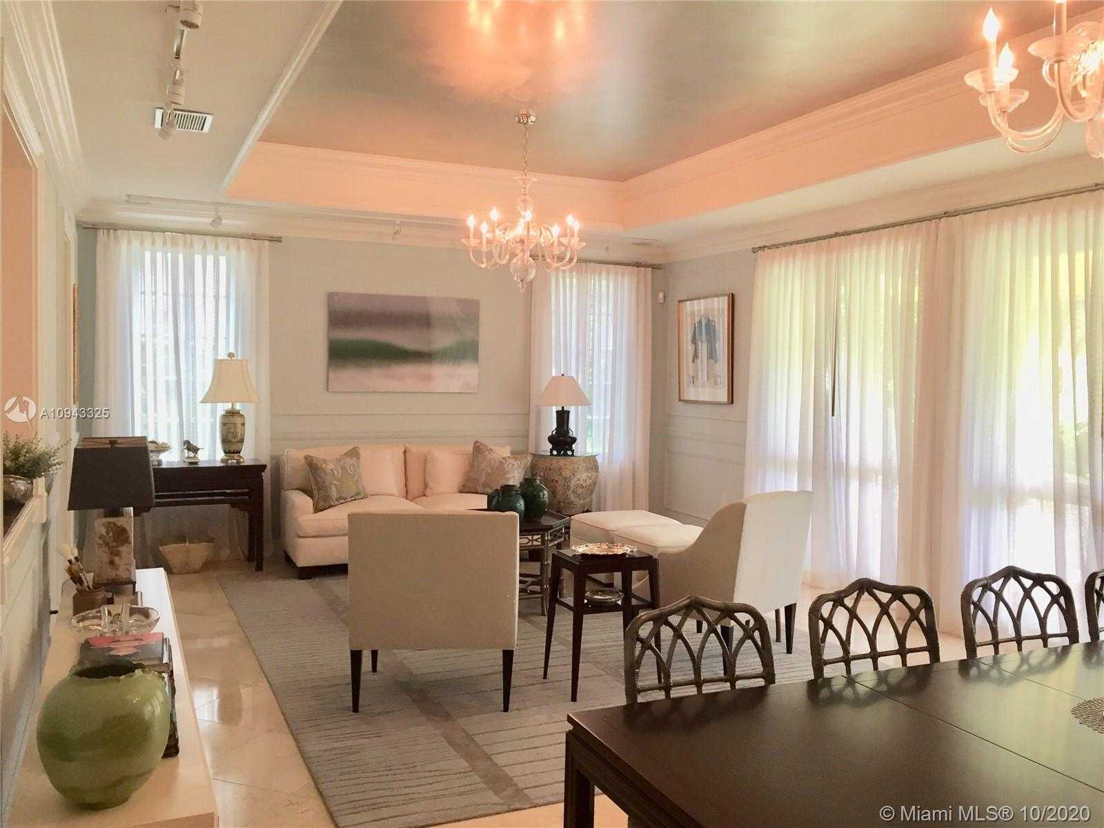 Small Image of 1143 CAMPO SANO AVE #4, Coral Gables Number 2