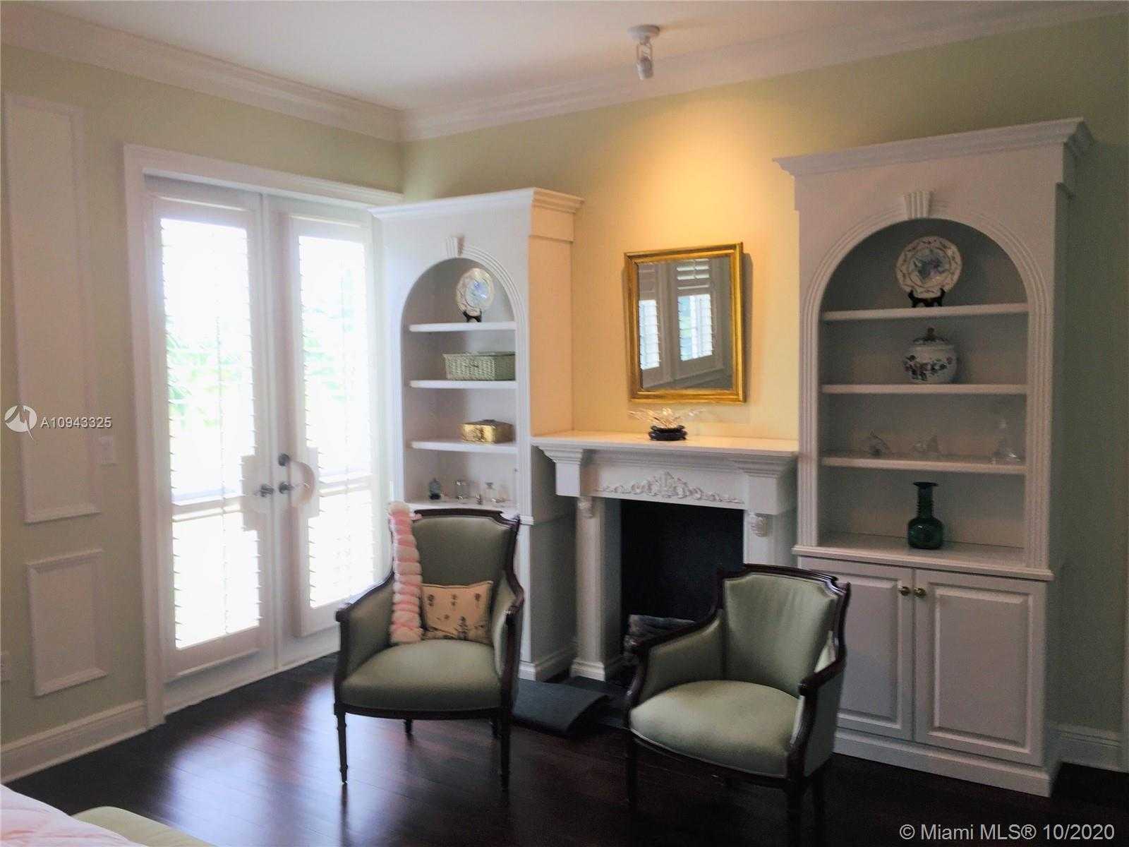 Small Image of 1143 CAMPO SANO AVE #4, Coral Gables Number 4