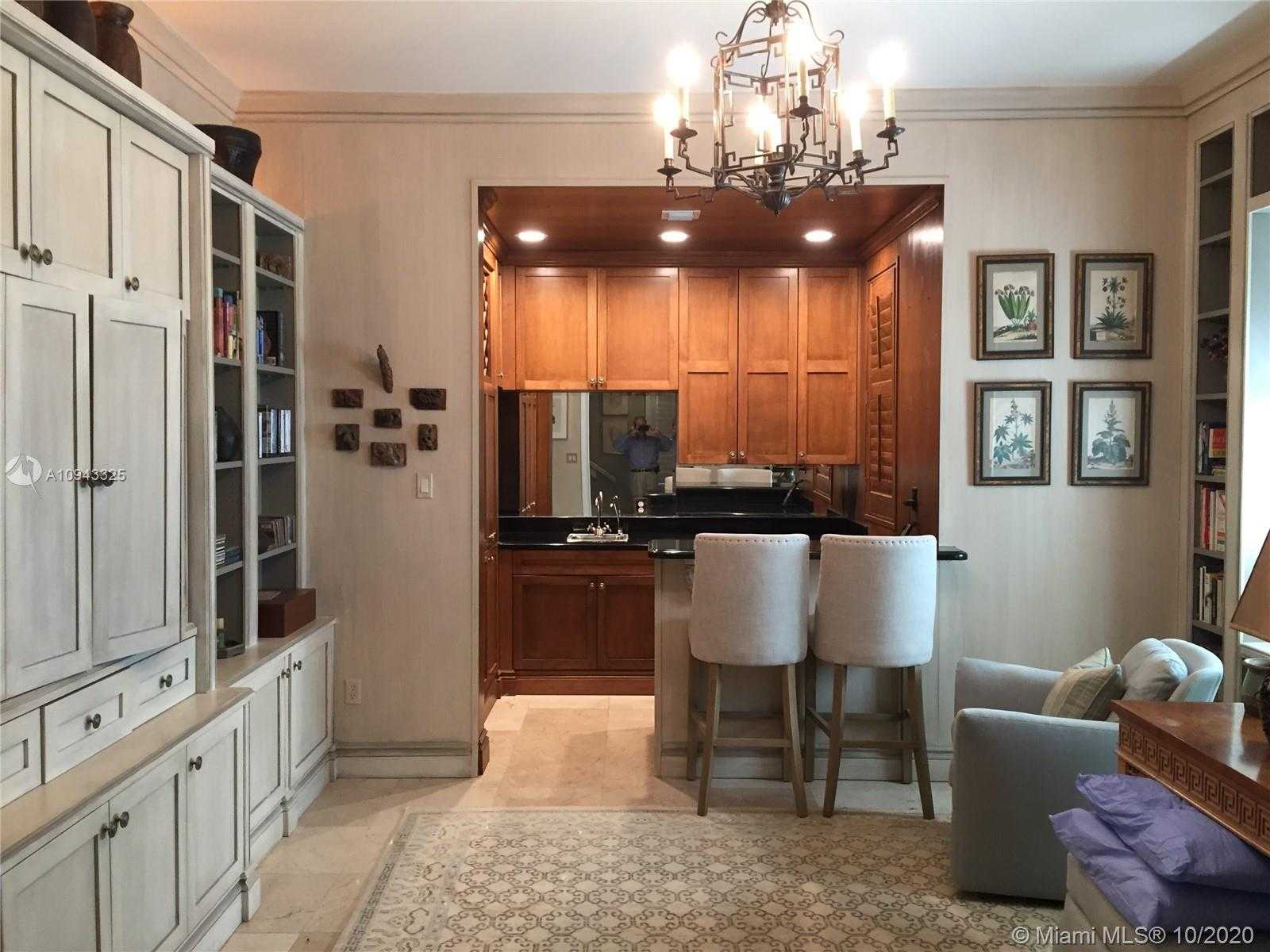 Small Image of 1143 CAMPO SANO AVE #4, Coral Gables Number 5