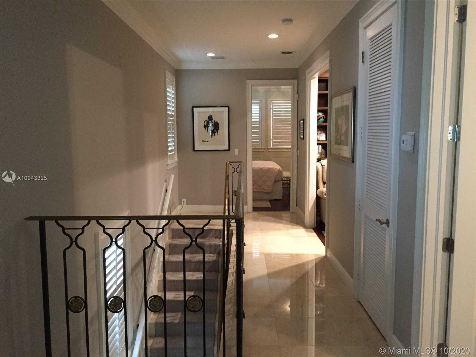 Small Image of 1143 CAMPO SANO AVE #4, Coral Gables Number 7