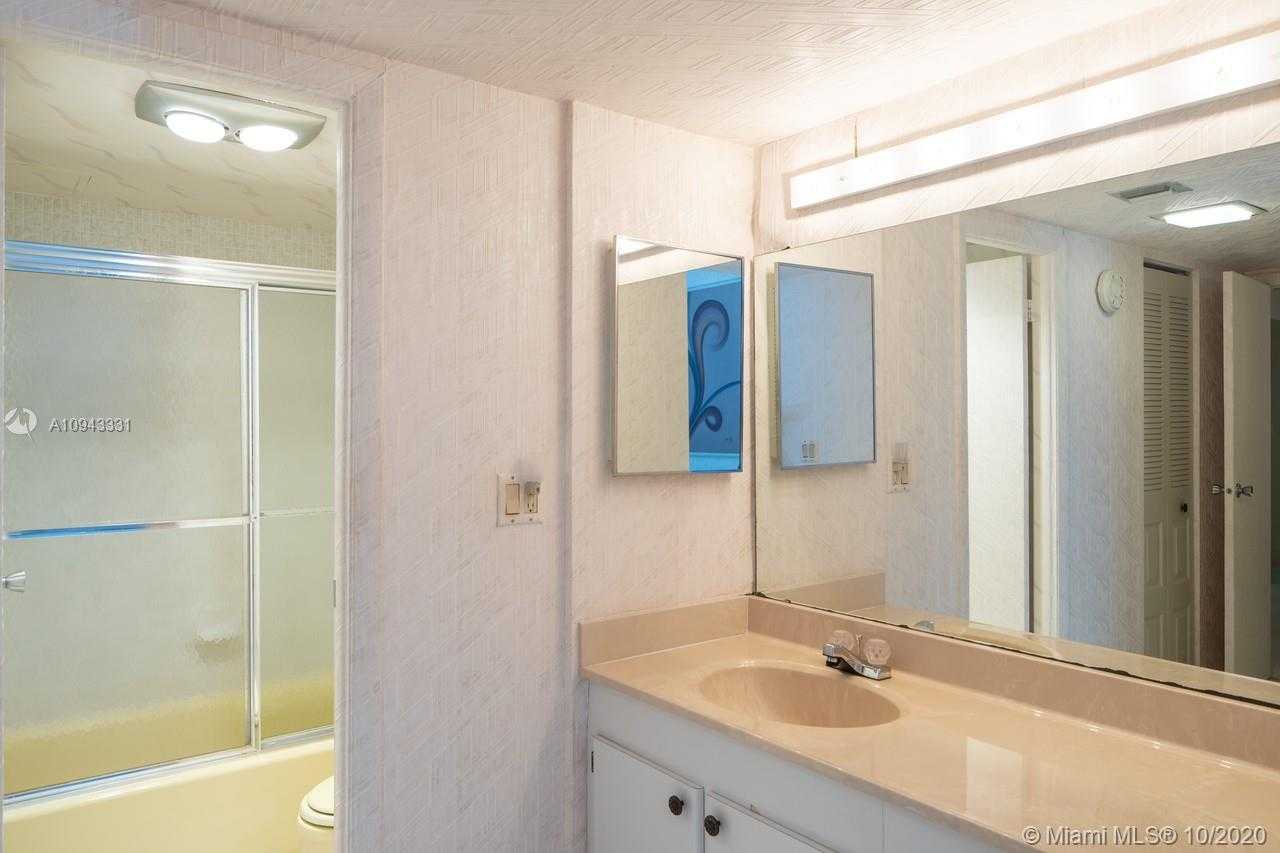Small Image of 20301 WEST COUNTRY CLUB DR #PH24, Aventura Number 15