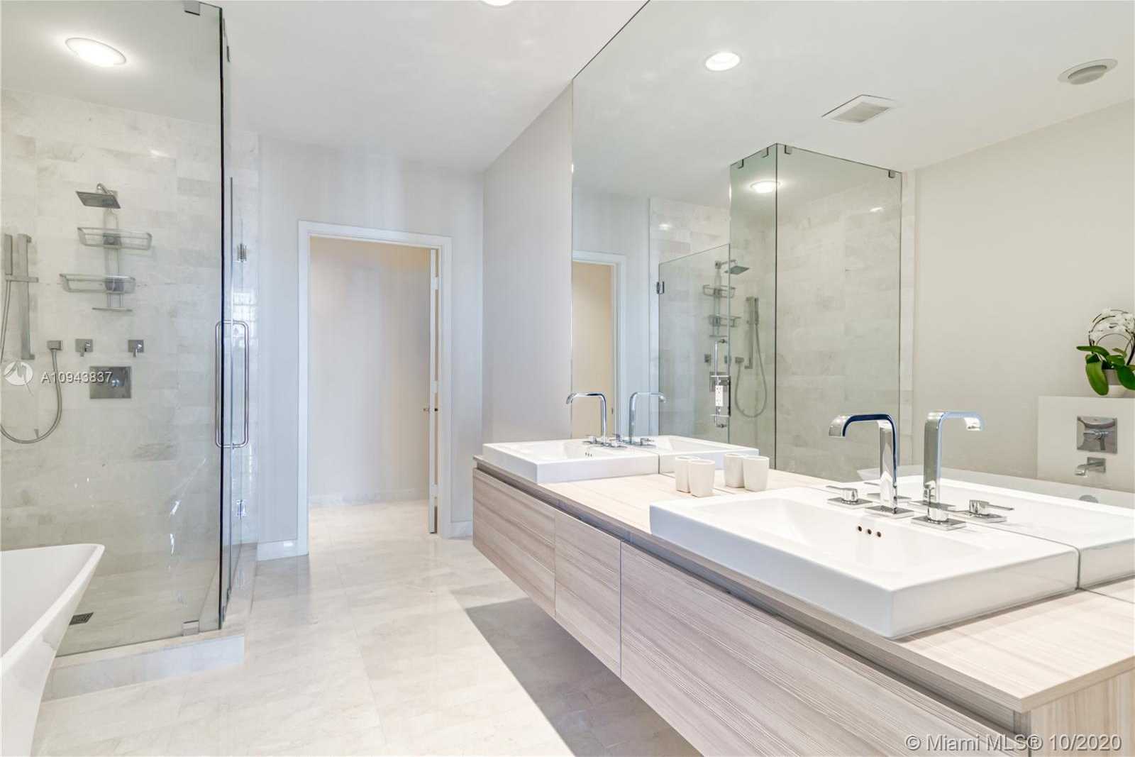Small Image of 17111 BISCAYNE BLVD #LPH5, North Miami Beach Number 14