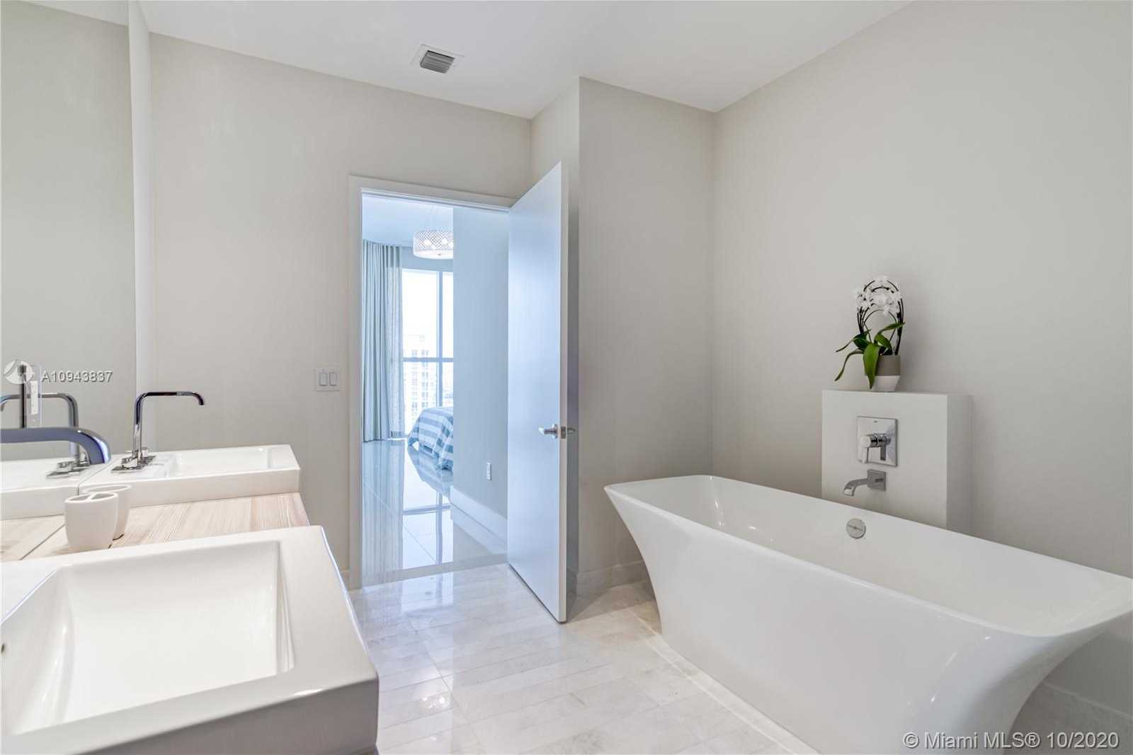 Small Image of 17111 BISCAYNE BLVD #LPH5, North Miami Beach Number 15