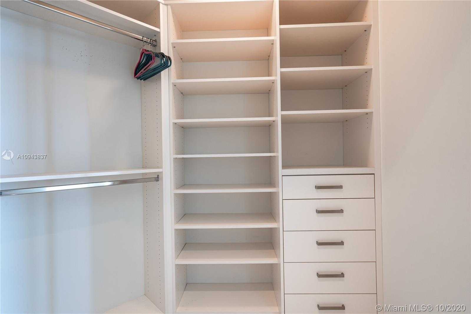 Small Image of 17111 BISCAYNE BLVD #LPH5, North Miami Beach Number 17