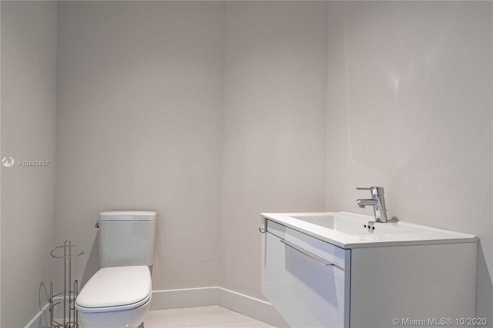 Small Image of 17111 BISCAYNE BLVD #LPH5, North Miami Beach Number 20