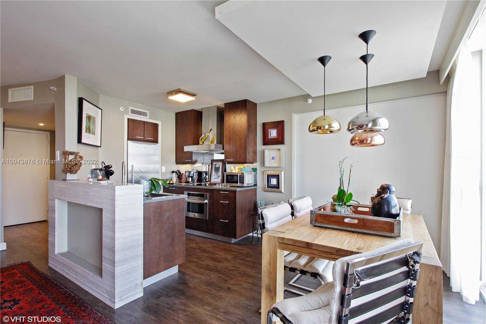 Small Image of 1688 WEST AVE #806, Miami Beach Number 2