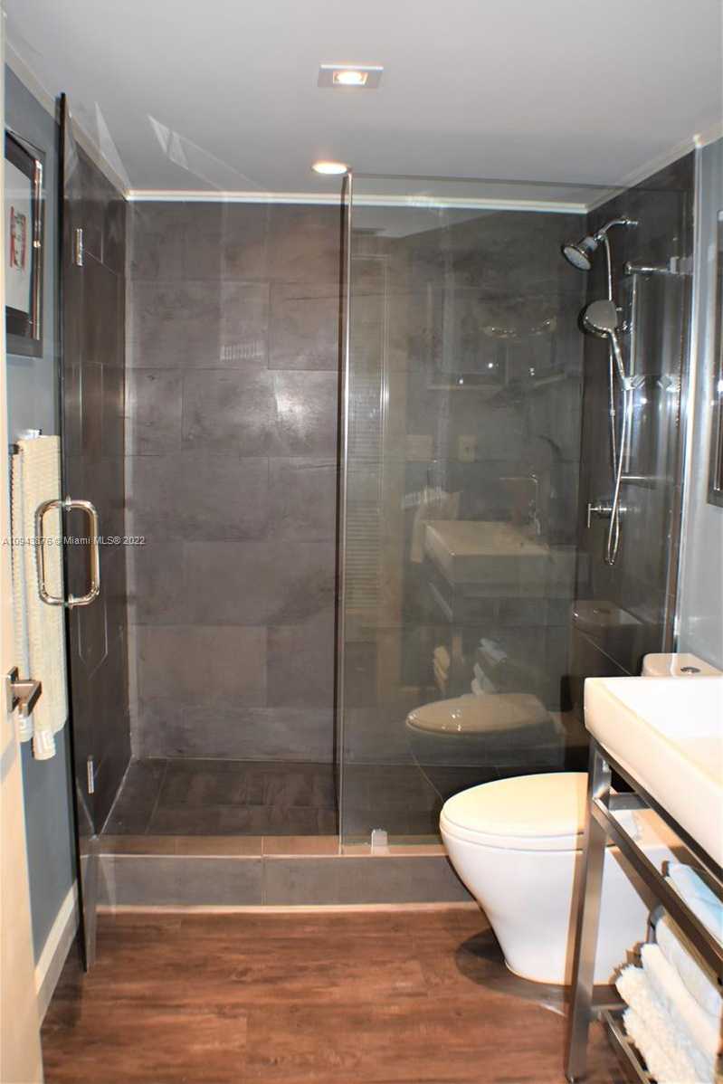 Small Image of 1688 WEST AVE #806, Miami Beach Number 8