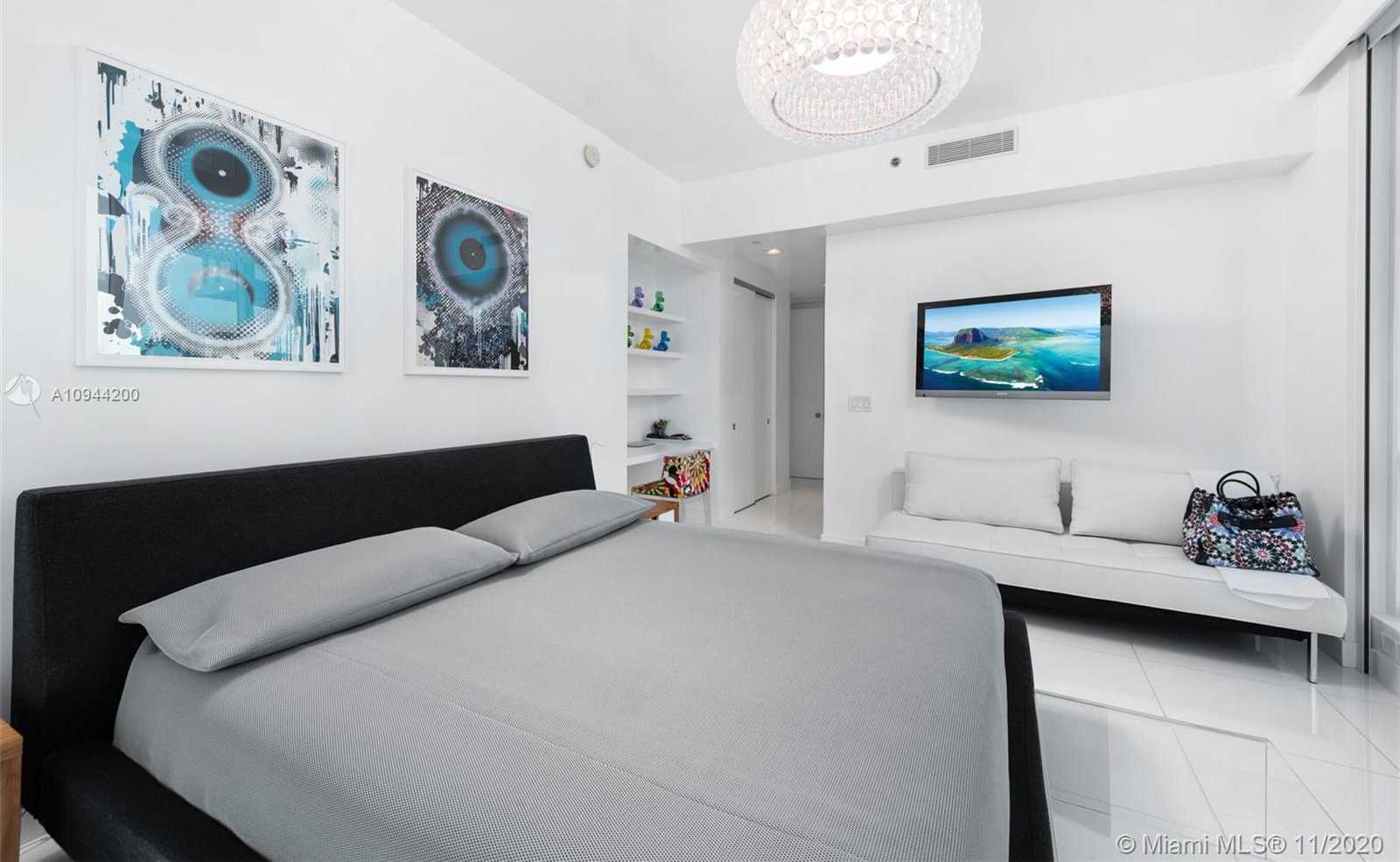 Small Image of 100 SOUTH POINTE DR #710, Miami Beach Number 23