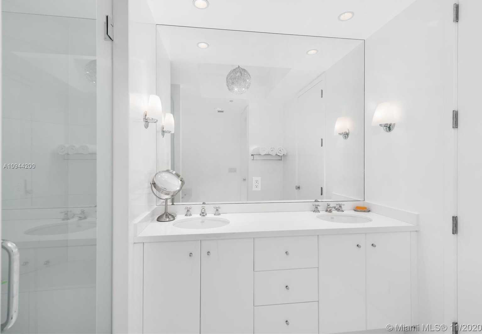 Small Image of 100 SOUTH POINTE DR #710, Miami Beach Number 24