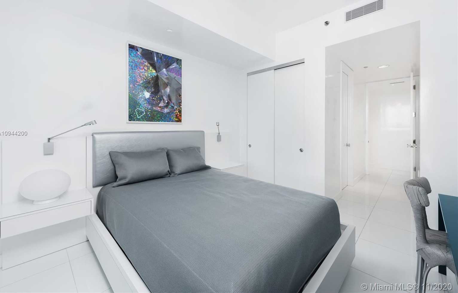 Small Image of 100 SOUTH POINTE DR #710, Miami Beach Number 26