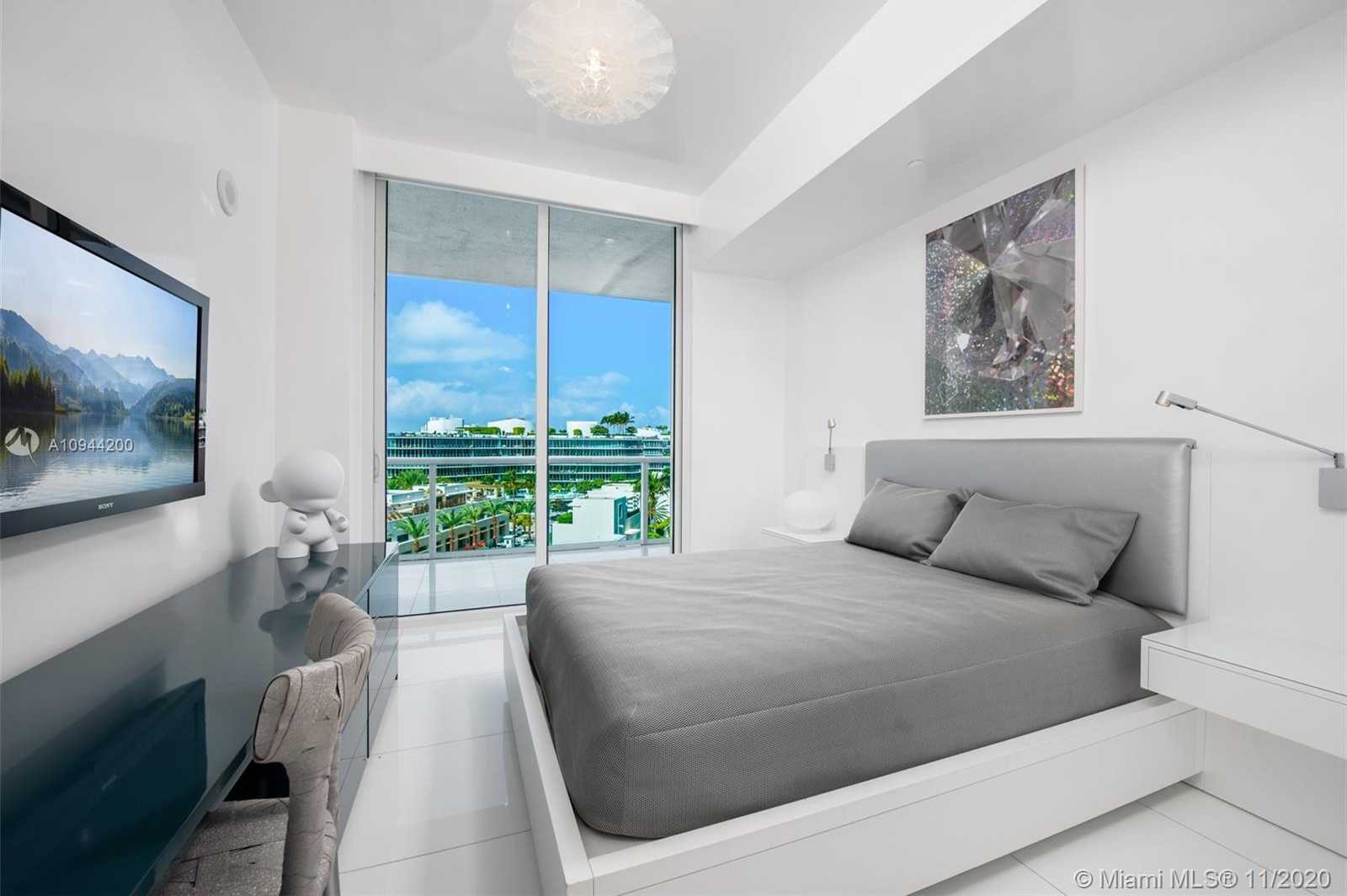 Small Image of 100 SOUTH POINTE DR #710, Miami Beach Number 27