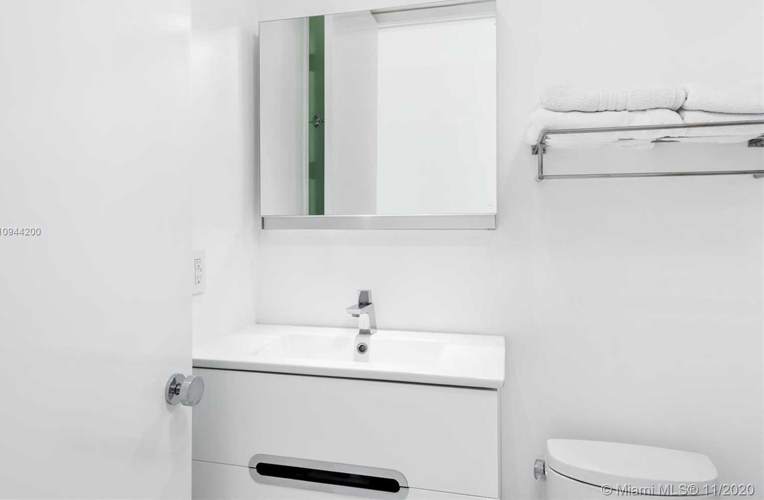 Small Image of 100 SOUTH POINTE DR #710, Miami Beach Number 28