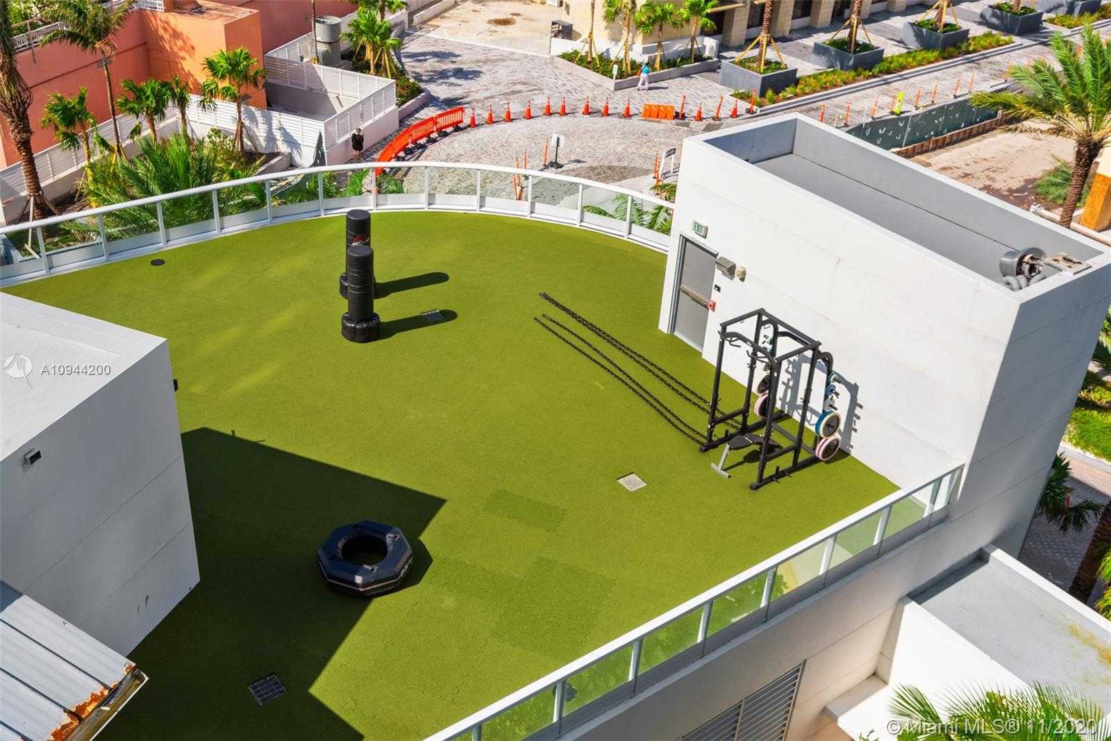 Small Image of 100 SOUTH POINTE DR #710, Miami Beach Number 47