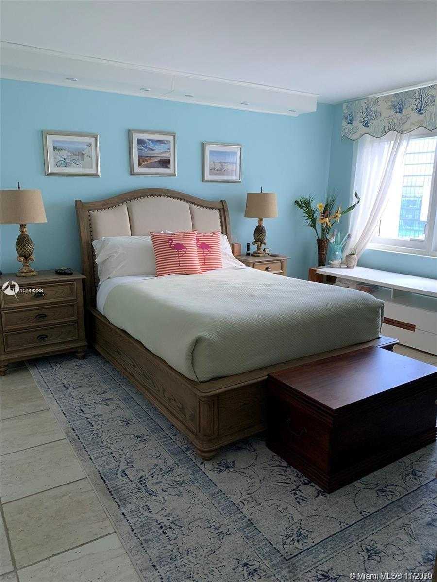 Small Image of 2301 COLLINS AVE #1502, Miami Beach Number 3