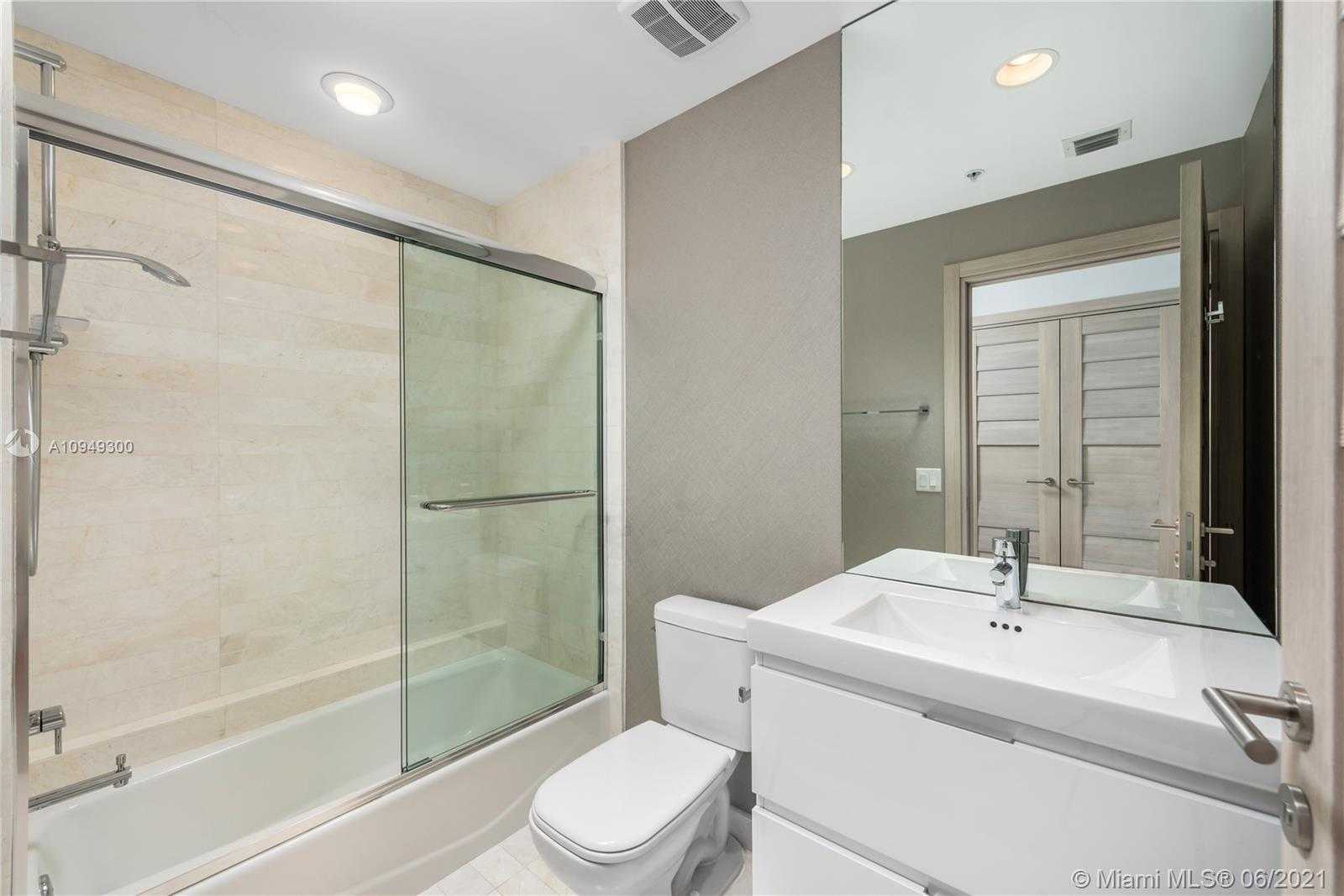 Small Image of 17301 BISCAYNE BLVD #L-PH-9, North Miami Beach Number 36