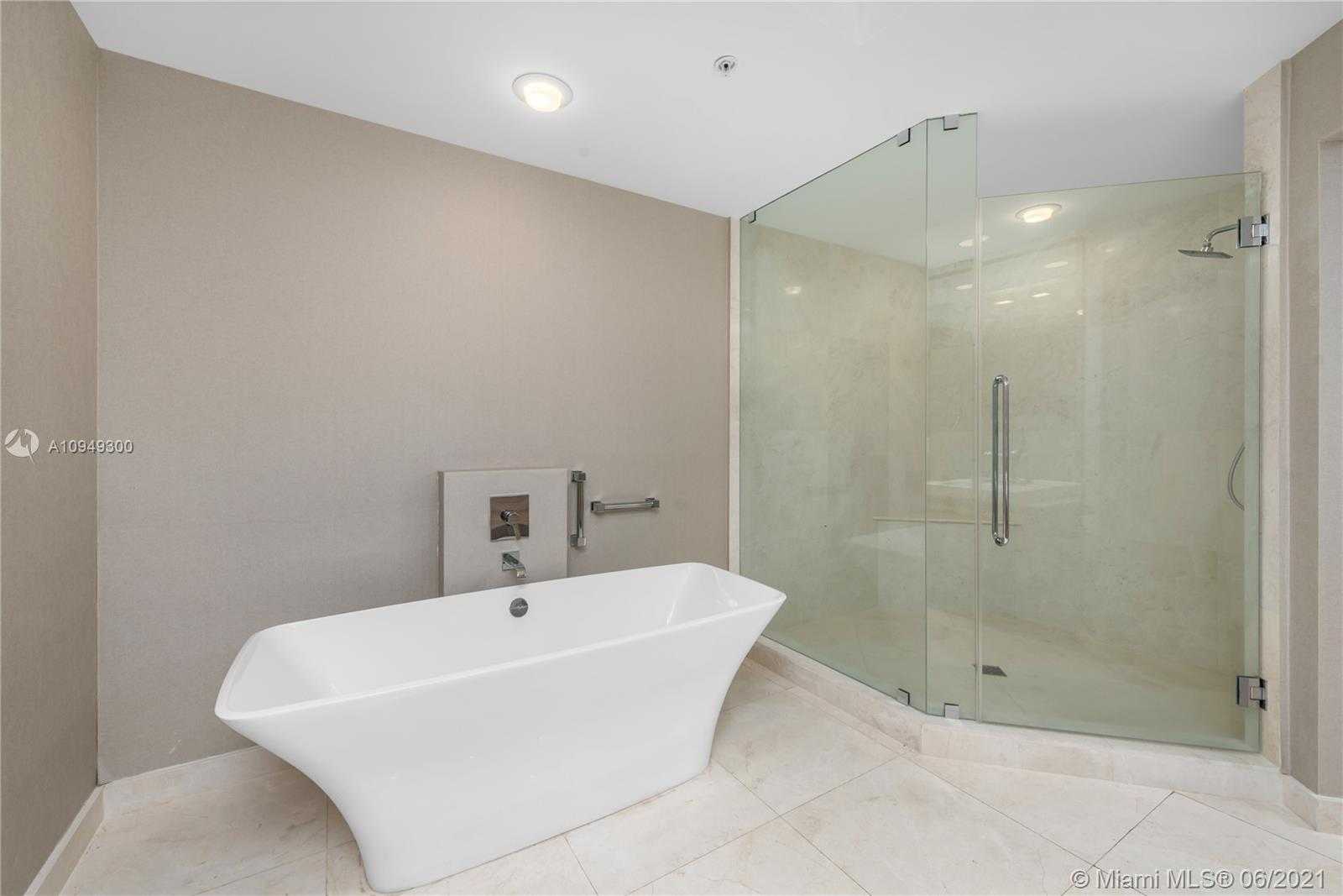 Small Image of 17301 BISCAYNE BLVD #L-PH-9, North Miami Beach Number 39