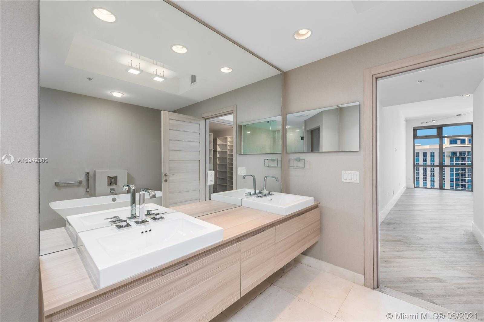 Small Image of 17301 BISCAYNE BLVD #L-PH-9, North Miami Beach Number 41