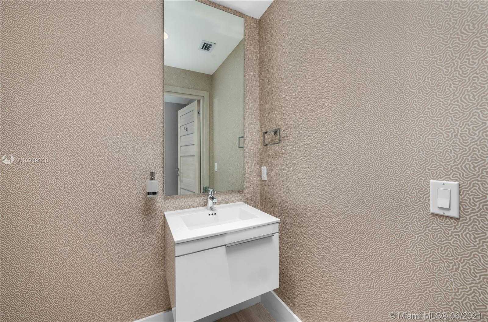 Small Image of 17301 BISCAYNE BLVD #L-PH-9, North Miami Beach Number 50