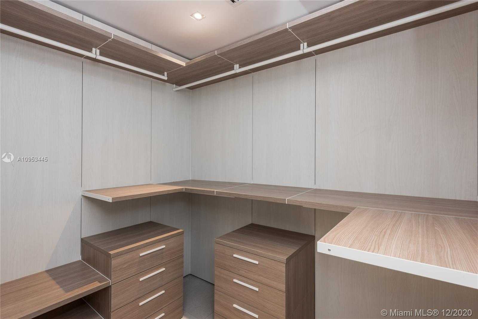 Small Image of 100 South Pointe Dr, Miami Beach, FL 33139, USA Number 23