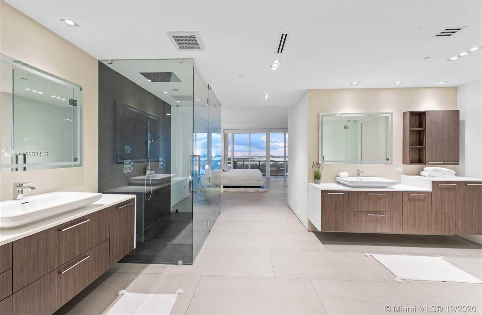 Small Image of 100 South Pointe Dr, Miami Beach, FL 33139, USA Number 24