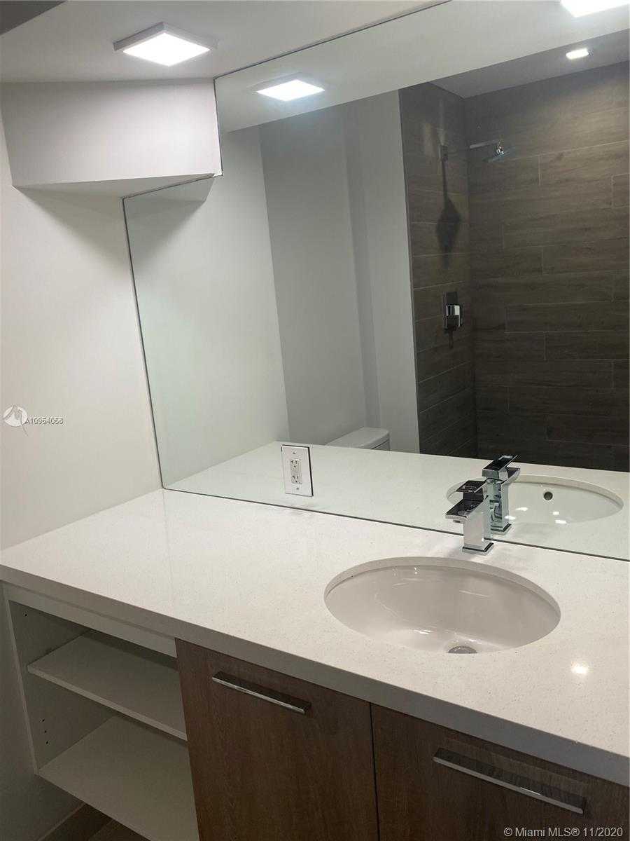 Small Image of 9890 EAST BAY HARBOR DR #th12, Bay Harbor Islands Number 11