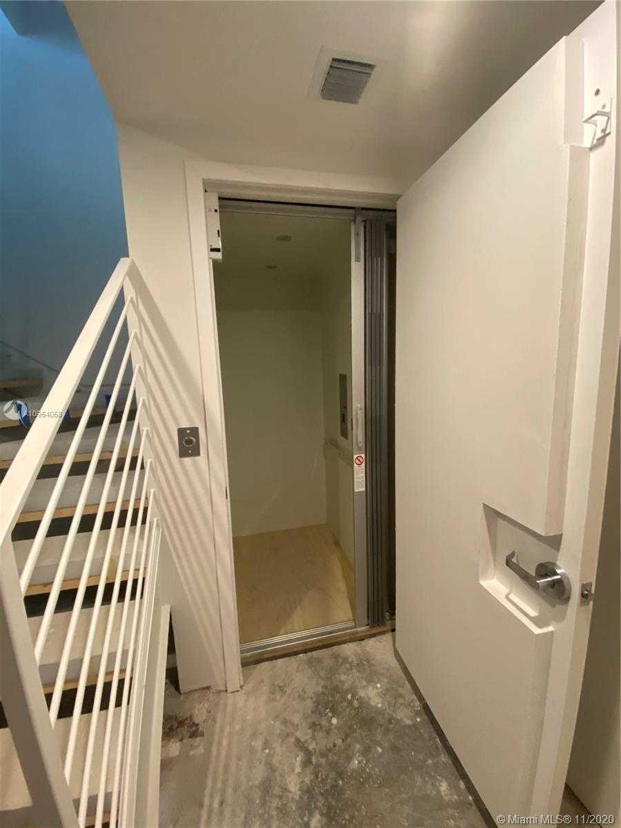Small Image of 9890 EAST BAY HARBOR DR #th12, Bay Harbor Islands Number 15