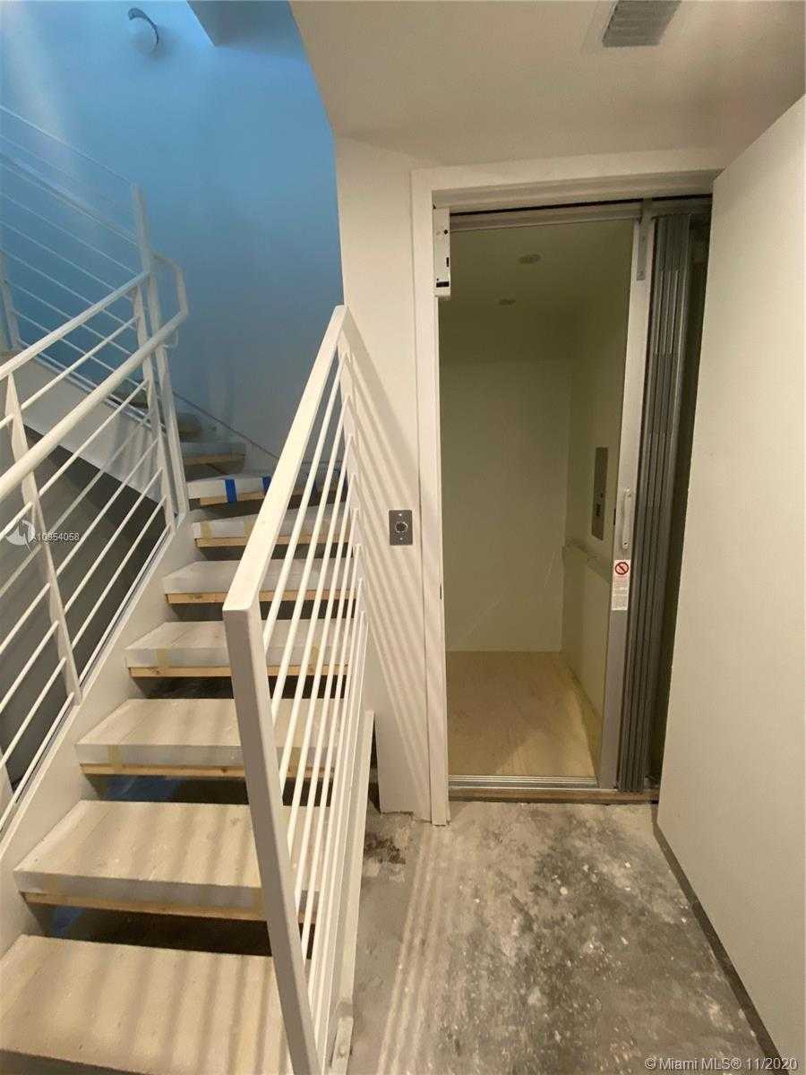Small Image of 9890 EAST BAY HARBOR DR #th12, Bay Harbor Islands Number 16