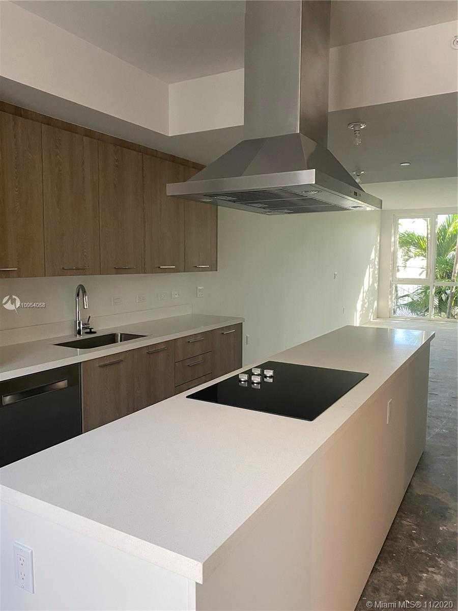 Small Image of 9890 EAST BAY HARBOR DR #th12, Bay Harbor Islands Number 23