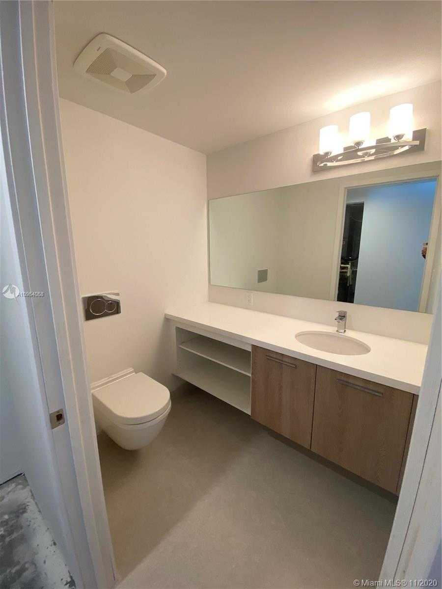 Small Image of 9890 EAST BAY HARBOR DR #th12, Bay Harbor Islands Number 26