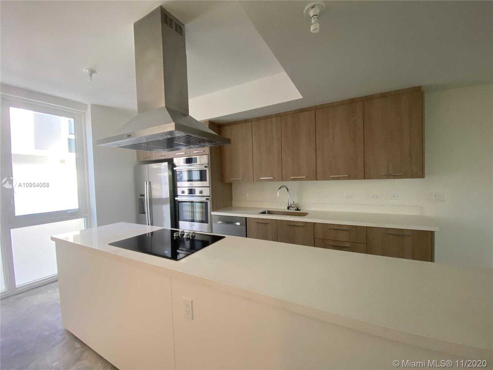 Small Image of 9890 EAST BAY HARBOR DR #th12, Bay Harbor Islands Number 31