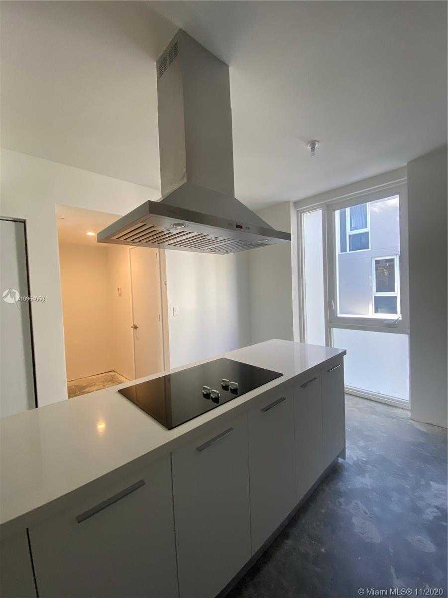 Small Image of 9890 EAST BAY HARBOR DR #th12, Bay Harbor Islands Number 32