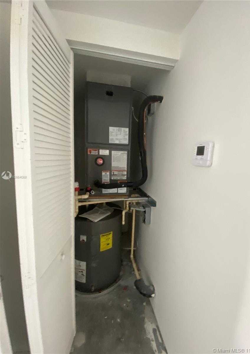 Small Image of 9890 EAST BAY HARBOR DR #th12, Bay Harbor Islands Number 35