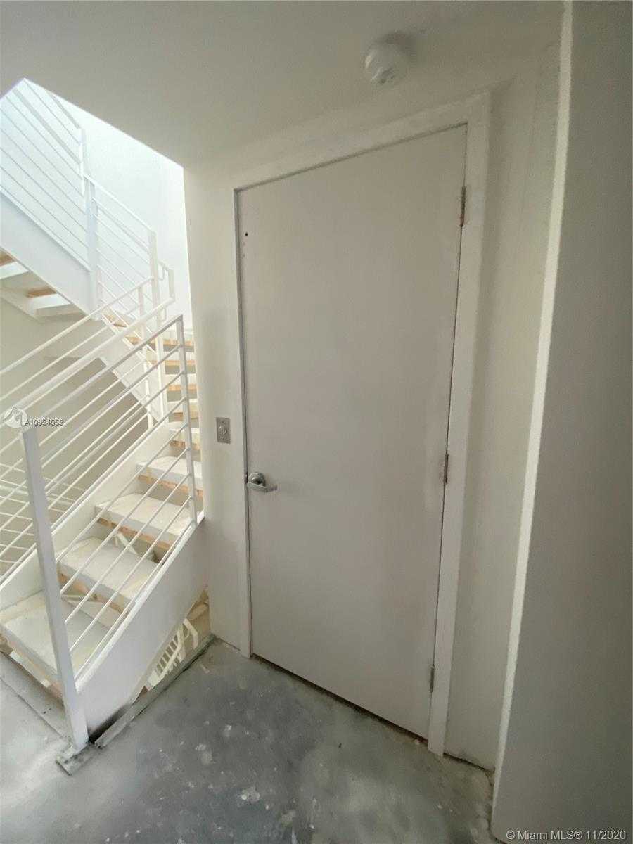Small Image of 9890 EAST BAY HARBOR DR #th12, Bay Harbor Islands Number 38