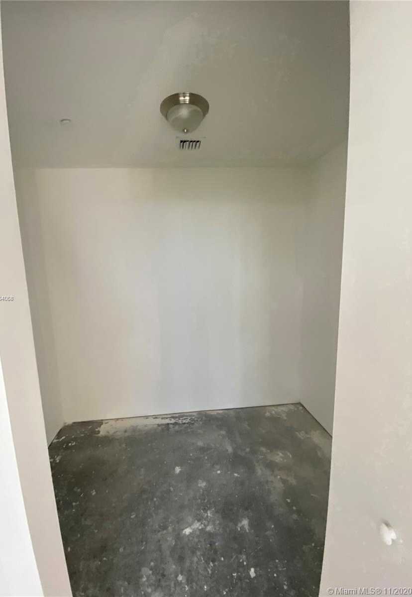 Small Image of 9890 EAST BAY HARBOR DR #th12, Bay Harbor Islands Number 41