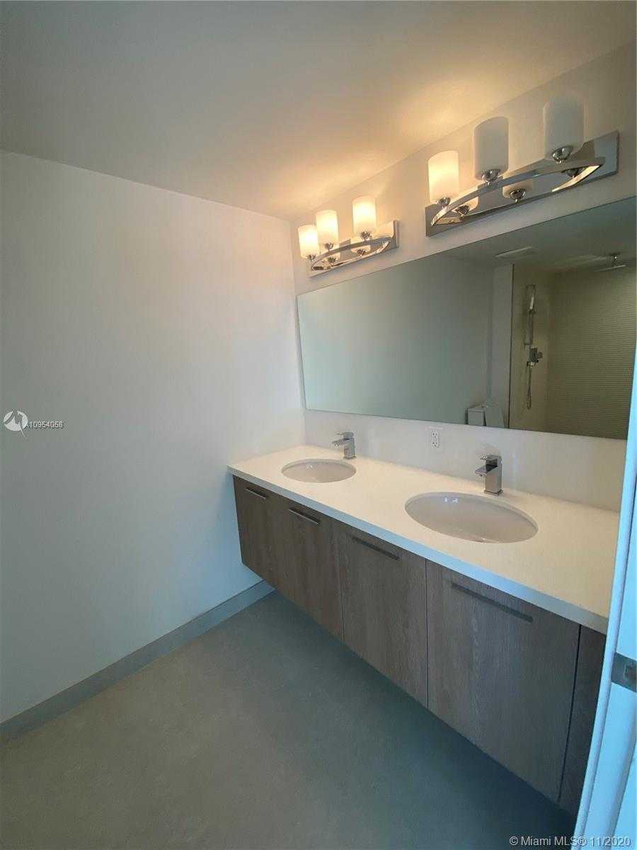 Small Image of 9890 EAST BAY HARBOR DR #th12, Bay Harbor Islands Number 44