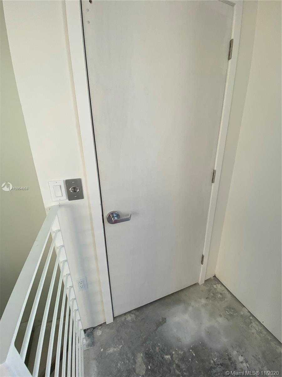 Small Image of 9890 EAST BAY HARBOR DR #th12, Bay Harbor Islands Number 49