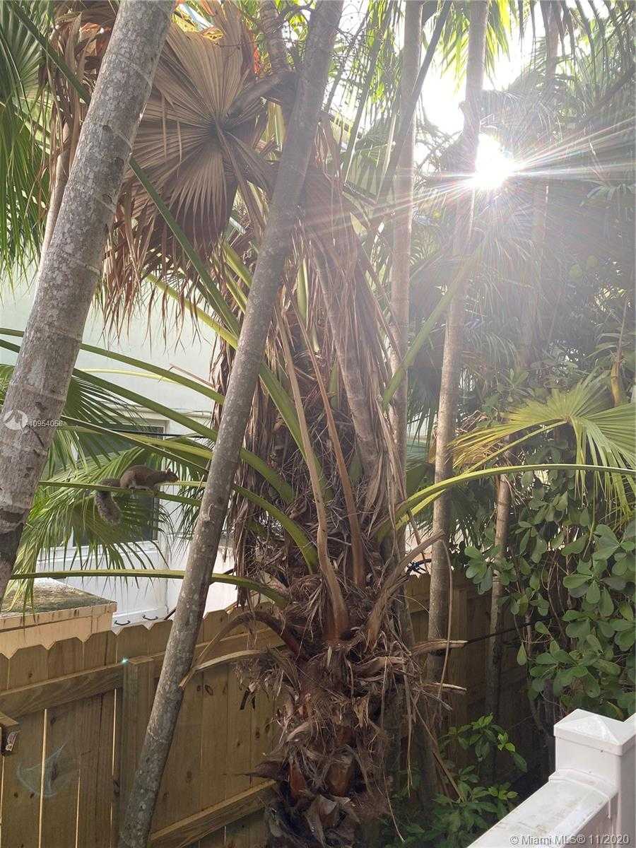 Small Image of 9890 EAST BAY HARBOR DR #th12, Bay Harbor Islands Number 5