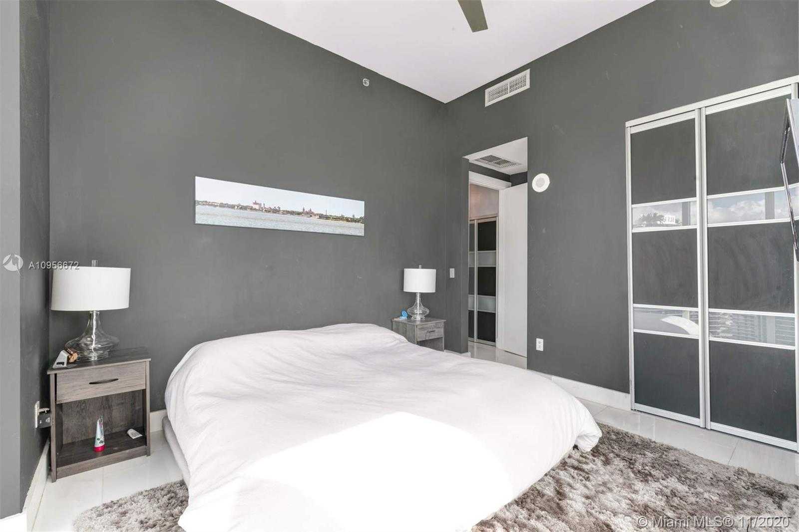 Small Image of 950 BRICKELL BAY DR #5401, Miami Number 20