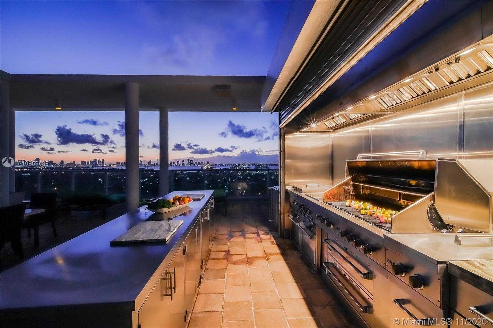 Small Image of 3737 COLLINS AVE #PH-3, Miami Beach Number 14