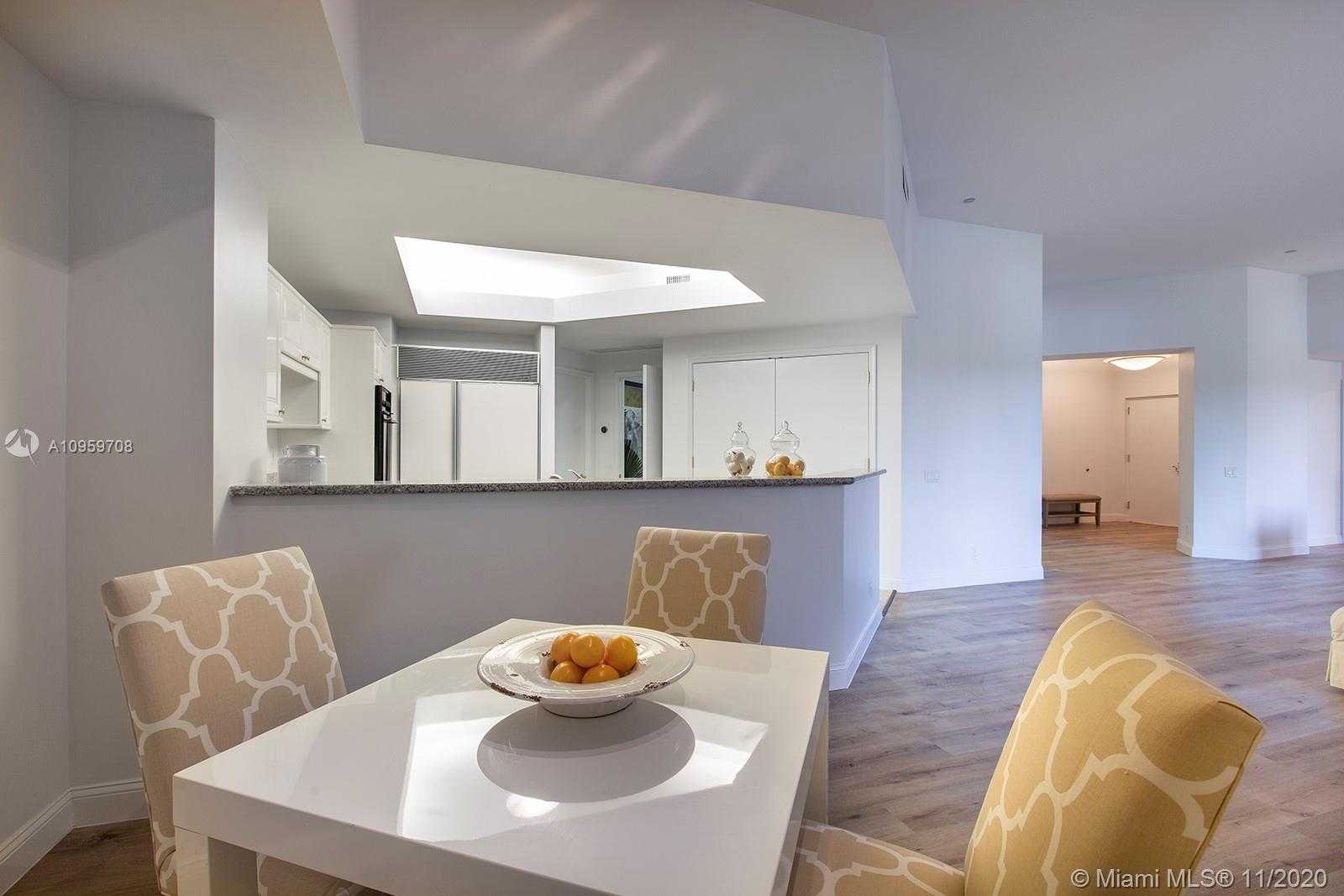Small Image of 10 EDGEWATER DR #LA-NO, Coral Gables Number 10