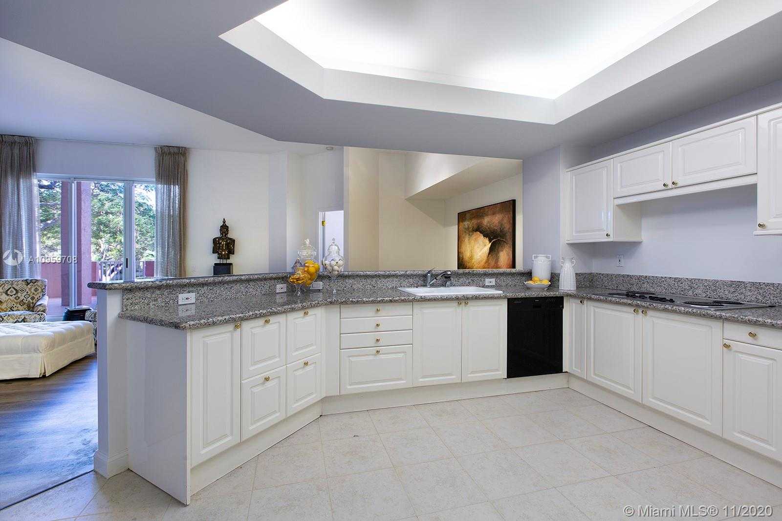 Small Image of 10 EDGEWATER DR #LA-NO, Coral Gables Number 12